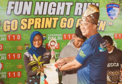 Lembaga Adat Melayu Riau (LAMR) memberikan sambutan hangat atas suksesnya penyelenggaraan Fun Night Run "Go Sprint Go Green" yang diinisiasi oleh Polres Kepulauan Meranti. Kegiatan yang berlangsung meriah di Jalan Merdeka, Selatpanjang, Sabtu malam (7/3/2026). (Foto: Humas LAMR Kepulauan Meranti )