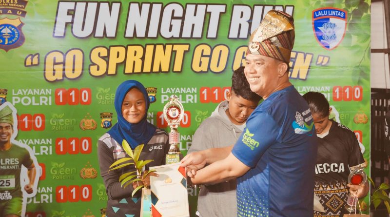 Lembaga Adat Melayu Riau (LAMR) memberikan sambutan hangat atas suksesnya penyelenggaraan Fun Night Run "Go Sprint Go Green" yang diinisiasi oleh Polres Kepulauan Meranti. Kegiatan yang berlangsung meriah di Jalan Merdeka, Selatpanjang, Sabtu malam (7/3/2026). (Foto: Humas LAMR Kepulauan Meranti )