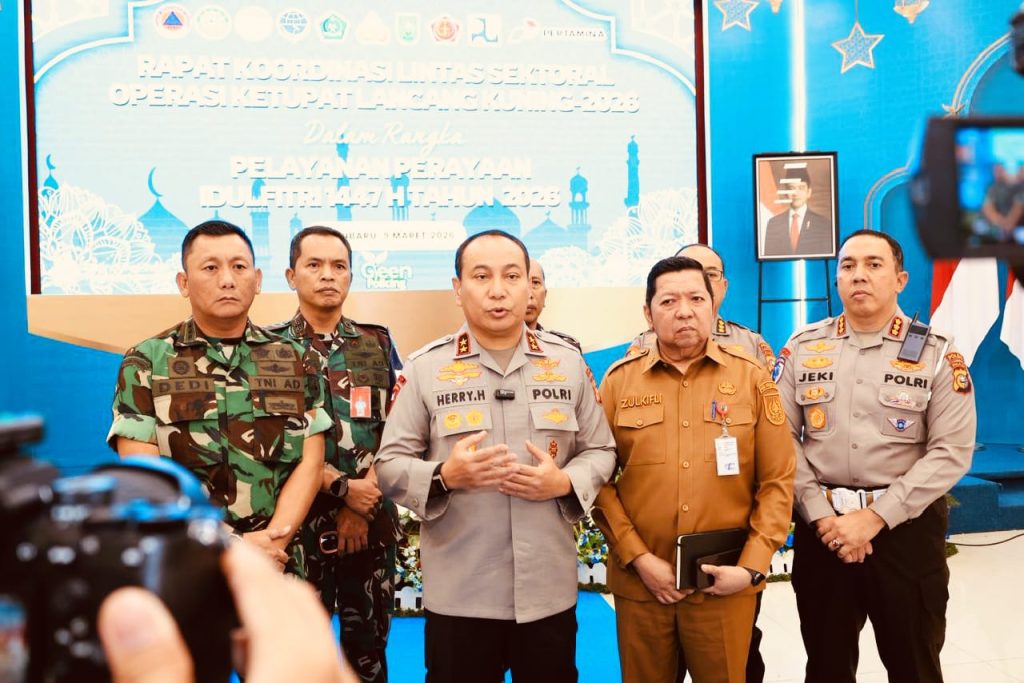 Polda Riau menggelar Rapat Koordinasi (Rakor) Lintas Sektoral sebagai langkah awal kesiapan Operasi Ketupat Lancang Kuning 2026 di Aula Tribrata Mapolda Riau, Senin (9/3/2026), dipimpin langsung oleh Kapolda Riau, Irjen Herry Heryawan. (Foto: Humas Polda Riau)