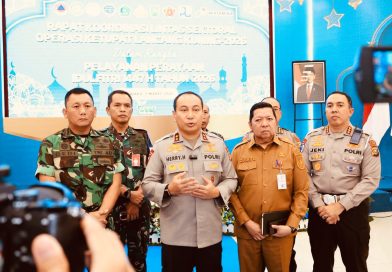 Polda Riau menggelar Rapat Koordinasi (Rakor) Lintas Sektoral sebagai langkah awal kesiapan Operasi Ketupat Lancang Kuning 2026 di Aula Tribrata Mapolda Riau, Senin (9/3/2026), dipimpin langsung oleh Kapolda Riau, Irjen Herry Heryawan. (Foto: Humas Polda Riau)