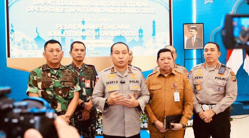 Polda Riau menggelar Rapat Koordinasi (Rakor) Lintas Sektoral sebagai langkah awal kesiapan Operasi Ketupat Lancang Kuning 2026 di Aula Tribrata Mapolda Riau, Senin (9/3/2026), dipimpin langsung oleh Kapolda Riau, Irjen Herry Heryawan. (Foto: Humas Polda Riau)