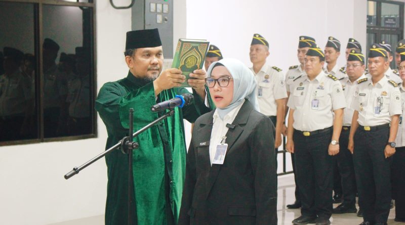 Lembaga Pemasyarakatan (Lapas) Kelas IIA Pekanbaru mengikuti prosesi pengambilan sumpah dan pelantikan Pejabat Fungsional Kesehatan, Rabu (11/3/2026). (Foto: Humas Lapas llA Pekanbaru)