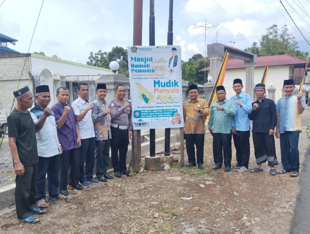 Kepala Kantor Kementerian Agama Kabupaten Solok Selatan, Fitriyoni, gelar 𝗞𝗶𝗰𝗸 𝗢𝗳𝗳 𝗣𝗿𝗼𝗴𝗿𝗮𝗺 𝗠𝗮𝘀𝗷𝗶𝗱 𝗥𝗮𝗺𝗮𝗵 𝗣𝗲𝗺𝘂𝗱𝗶𝗸 di Masjid Al-Jabar Nur, Jorong Letter W, Nagari Lubuak Gadang Tenggara Kecamatan Sangir, Rabu (11/03/2026). (Foto: IST)