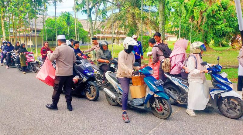 Suasana di gerbang sejumlah kampus besar di Pekanbaru mendadak ramai dengan kehadiran personel kepolisian pada Rabu (11/3/2026) petang. (Foto: Humas Polda Riau)