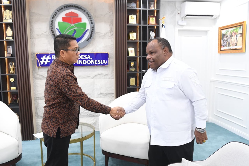 Mendes PDT Yandri Susanto dalam audiensi dengan Bupati Yahukimo Didimus Yahuli di Kantor Kemendes PDT, Jakarta (Foto: Humas Kemendes PDT)