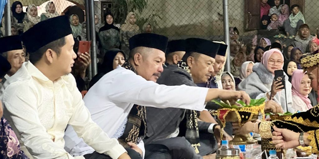 Bupati Kerinci, Monadi, S.Sos., M.Si., secara resmi membuka Musabaqah Tilawatil Qur’an (MTQ) ke-46 tingkat wilayah kerapatan adat Negeri Jujun. Acara religius yang penuh khidmat ini dipusatkan di Desa Koto Baru Jujun, Kabupaten Kerinci, Minggu (8/3/2026). (Foto: Kominfo Kerinci)