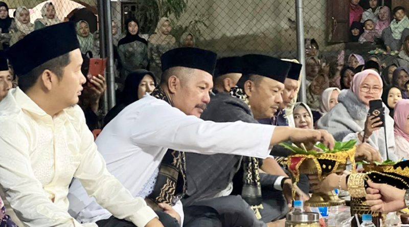 Bupati Kerinci, Monadi, S.Sos., M.Si., secara resmi membuka Musabaqah Tilawatil Qur’an (MTQ) ke-46 tingkat wilayah kerapatan adat Negeri Jujun. Acara religius yang penuh khidmat ini dipusatkan di Desa Koto Baru Jujun, Kabupaten Kerinci, Minggu (8/3/2026). (Foto: Kominfo Kerinci)