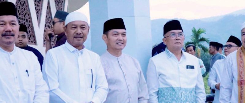 Bupati Kerinci, Monadi, S.Sos., M.Si., secara resmi membuka kegiatan Safari Ramadhan Pemerintah Kabupaten Kerinci tahun 1447 H/2026 M. Acara pembukaan yang berlangsung khidmat ini digelar di Gedung Islamic Center pada Sabtu (21/2/2026). (Foto: Kominfo Kerinci)