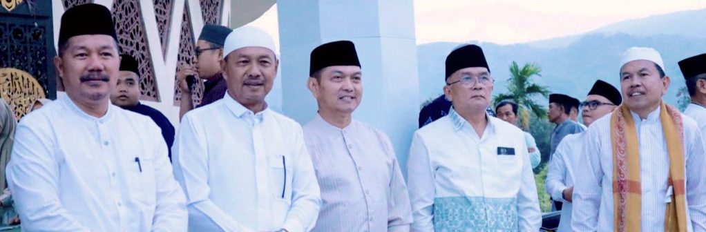 Bupati Kerinci, Monadi, S.Sos., M.Si., secara resmi membuka kegiatan Safari Ramadhan Pemerintah Kabupaten Kerinci tahun 1447 H/2026 M. Acara pembukaan yang berlangsung khidmat ini digelar di Gedung Islamic Center pada Sabtu (21/2/2026). (Foto: Kominfo Kerinci)