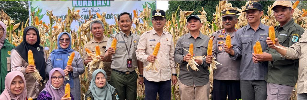 Wakil Bupati Kerinci, H. Murison, S.Pd., S.Sos., M.Si., menghadiri kegiatan Panen Raya Jagung Serentak Kuartal IV di Desa Koto Baru, Kecamatan Danau Kerinci, Kamis (8/1/2026). (Foto: Kominfo Kerinci)