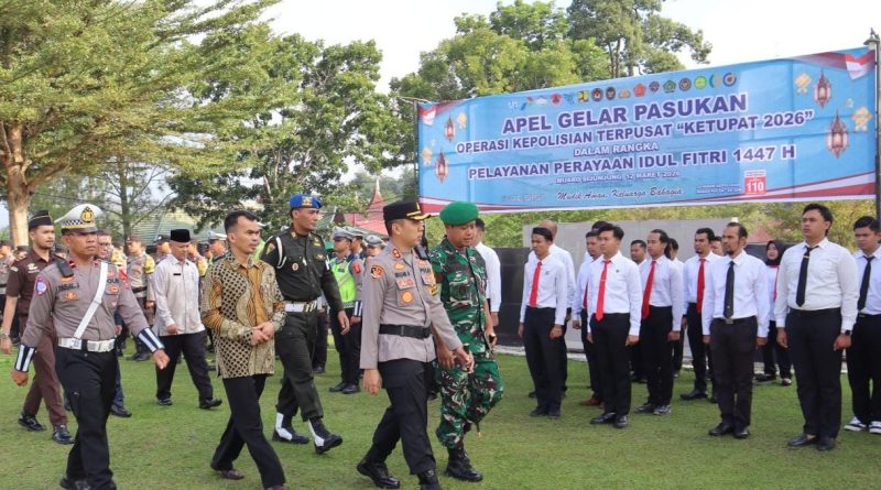 Kepolisian Resor (Polres) Sijunjung resmi memulai Operasi Ketupat 2026 melalui Apel Gelar Pasukan di Lapangan Mapolres Sijunjung, Kamis (12/3/2026). Kegiatan ini bertujuan untuk memastikan kesiapan total dalam mengamankan arus mudik dan perayaan Idul Fitri 1447 Hijriah. (Foto: IST)