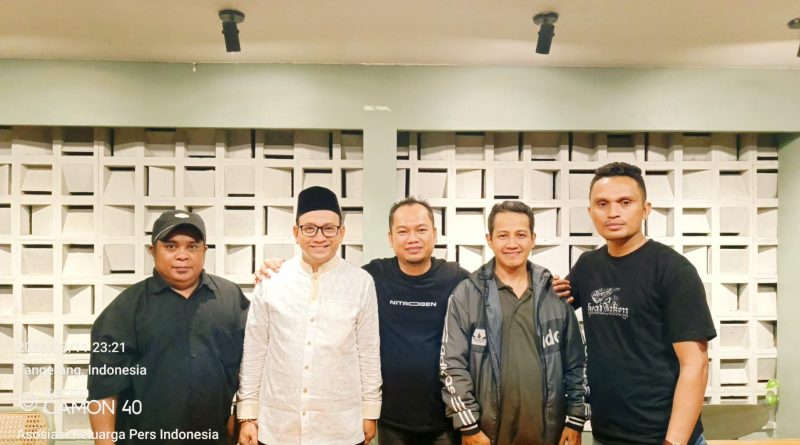 Dewan Pimpinan Pusat Asosiasi Keluarga Pers Indonesia (DPP AKPERSI) menggelar pertemuan silaturahmi strategis bersama Presiden DPP Lumbung Informasi Rakyat (LIRA), Andi Syafrani. Pertemuan yang berlangsung pada Rabu (11/03/2026) ini menjadi tonggak penting dalam memperkuat sinergi organisasi. (Foto: AKPERSI)