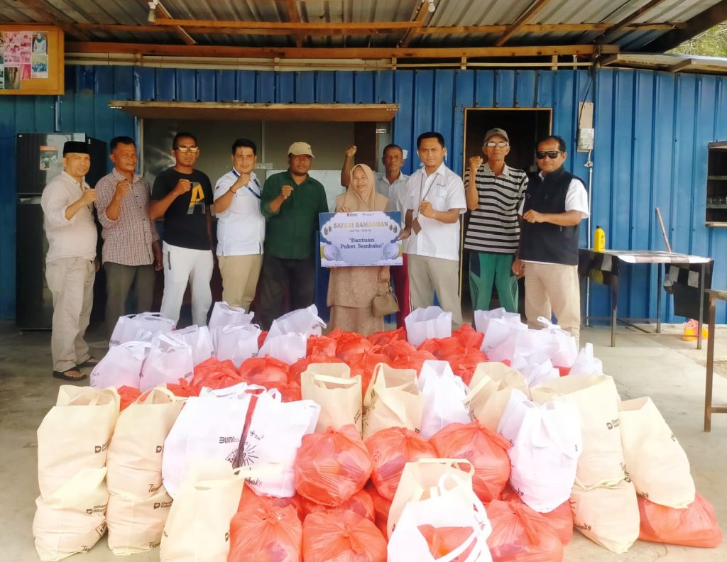 Perkumpulan Masyarakat Nelayan Kelurahan Sawang (PMNKS) menerima bantuan sebanyak 146 paket sembako dari PT Timah (Tbk) Unit Produksi Pulau Kundur, Kamis (12/03/2026). (Foto: IST)