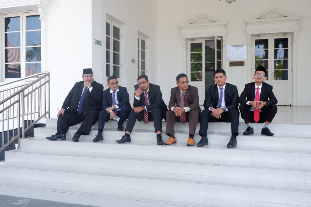 Sejumlah Komisioner Komisi Penyiaran Indonesia Daerah (KPID) Sumatera Barat terpilih periode 2026–2029 meluapkan kekecewaannya. Hal ini dipicu oleh pembatalan jadwal pelantikan secara tiba-tiba oleh birokrasi Pemerintah Provinsi Sumatera Barat tanpa adanya pemberitahuan resmi. (Foto: IST)