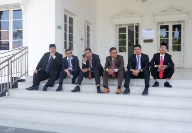 Sejumlah Komisioner Komisi Penyiaran Indonesia Daerah (KPID) Sumatera Barat terpilih periode 2026–2029 meluapkan kekecewaannya. Hal ini dipicu oleh pembatalan jadwal pelantikan secara tiba-tiba oleh birokrasi Pemerintah Provinsi Sumatera Barat tanpa adanya pemberitahuan resmi. (Foto: IST)