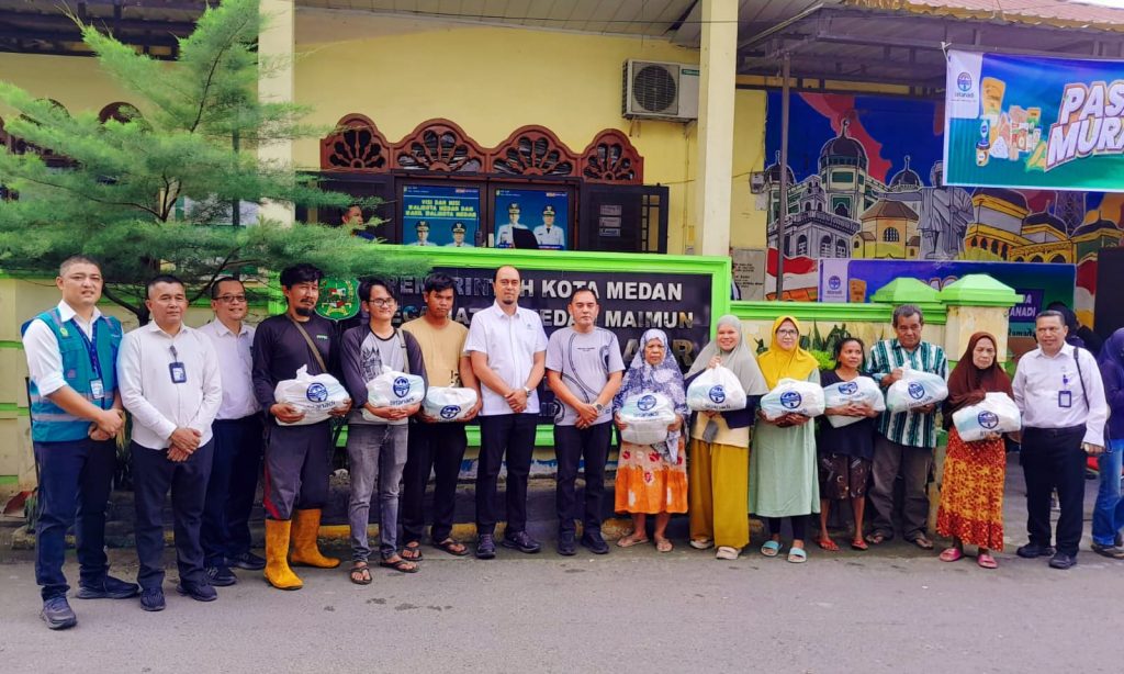 enjelang Hari Raya Idul Fitri 1447 H, Perumda Tirtanadi kembali menunjukkan kepedulian sosial dengan menggelar pasar murah bagi masyarakat. Kegiatan ini dilaksanakan di Kelurahan Aur, Kecamatan Medan Maimun, Kota Medan, Kamis (12/3/2026). (Foto: Perumda Tirtanadi Medan)