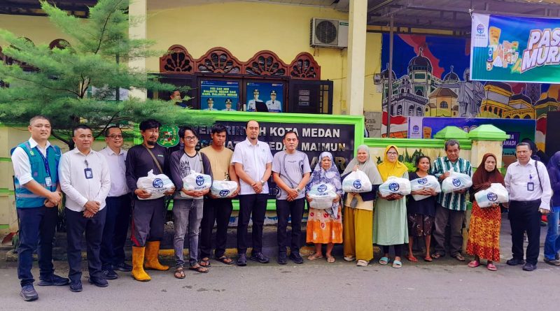 enjelang Hari Raya Idul Fitri 1447 H, Perumda Tirtanadi kembali menunjukkan kepedulian sosial dengan menggelar pasar murah bagi masyarakat. Kegiatan ini dilaksanakan di Kelurahan Aur, Kecamatan Medan Maimun, Kota Medan, Kamis (12/3/2026). (Foto: Perumda Tirtanadi Medan)