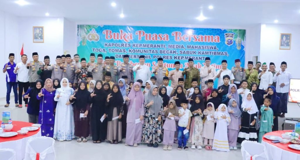 Ketua Umum Dewan Pimpinan Harian Lembaga Adat Melayu Riau (DPH LAMR) Kabupaten Kepulauan Meranti, Datuk Seri Afrizal Cik, menghadiri jemputan buka puasa bersama Kapolres Kepulauan Meranti. Acara yang penuh khidmat ini berlangsung di Gedung Tantya Sudhirajati, Mapolres Kepulauan Meranti, Jumat (13/3/2026). (Foto: Humas LAMR Kepulauan Meranti)
