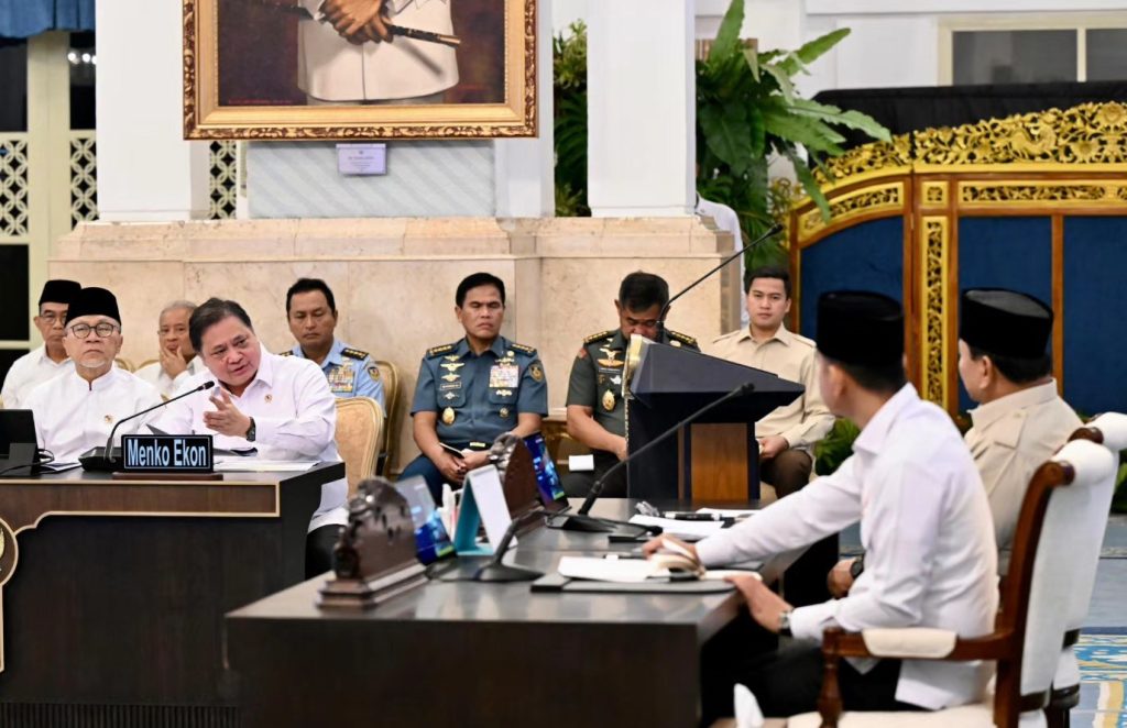 Presiden Prabowo Subianto dalam Sidang Kabinet Paripurna di Istana Negara, Jakarta, Jumat (13/3/2026). (Foto: BPMI Setpres)