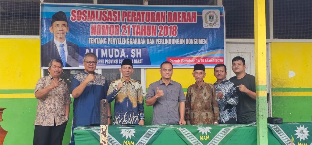 Anggota Komisi II DPRD Provinsi Sumatera Barat, Ali Muda, SH, menggelar sosialisasi Peraturan Daerah (Perda) Nomor 21 Tahun 2018 tentang Penyelenggaraan Perlindungan Konsumen. Kegiatan ini dilaksanakan di MAM Silaping, Nagari Batahan, Kabupaten Pasaman Barat, Sabtu (14/3/2026). (Foto: IST)