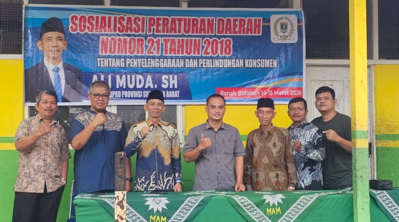Anggota Komisi II DPRD Provinsi Sumatera Barat, Ali Muda, SH, menggelar sosialisasi Peraturan Daerah (Perda) Nomor 21 Tahun 2018 tentang Penyelenggaraan Perlindungan Konsumen. Kegiatan ini dilaksanakan di MAM Silaping, Nagari Batahan, Kabupaten Pasaman Barat, Sabtu (14/3/2026). (Foto: IST)