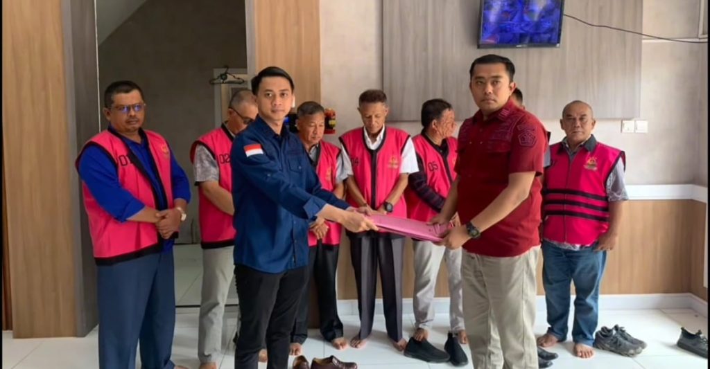 Empat terdakwa kasus dugaan korupsi proyek Penerangan Jalan Umum (PJU) Kabupaten Kerinci mengajukan permohonan bebas dalam sidang di Pengadilan Negeri Tipikor Jambi. Permohonan tersebut disampaikan melalui nota pembelaan atau pledoi pada Sabtu (14/3/2026). (Foto: IST)