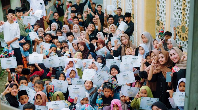 Kegiatan pesantren kilat di Masjid Nurul Iman, Kampung Setu 2, sukses dilaksanakan dengan penuh antusiasme dari warga setempat. Acara ini menjadi bukti nyata kepedulian mahasiswa dan pemuda dalam membina karakter generasi muda melalui pendidikan agama. (Foto: M. Iqbal)