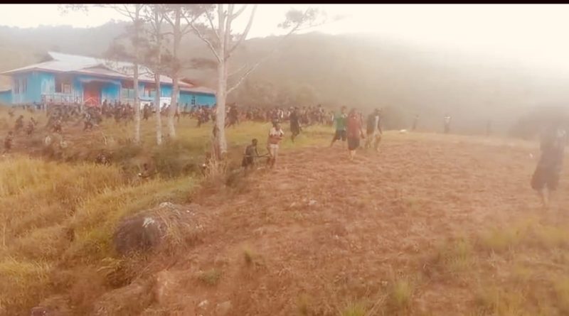 Situasi keamanan di Distrik Dimba, Kabupaten Lanny Jaya, Papua Pegunungan, dilaporkan tengah memanas akibat konflik antarsuku yang terjadi sejak Sabtu (14/3/2026). Hingga Minggu (15/3/2026), aksi saling serang antar kelompok masyarakat masih terjadi di wilayah tersebut. (Foto: Bawi Kagoya)