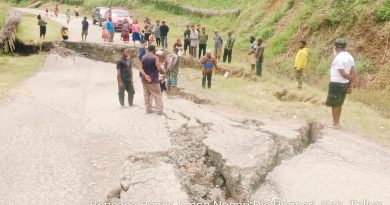 Bencana banjir melanda ruas jalan Trans Wmn-Poga-Tolikara di Kampung Nogari, Distrik Poganeri, Kabupaten Tolikara, Papua Pegunungan. Peristiwa yang terjadi pada Sabtu (14/3/2026) sekitar pukul 15.00 WIT ini melumpuhkan akses utama jalan aspal. (Foto: Baiben Yikwa)
