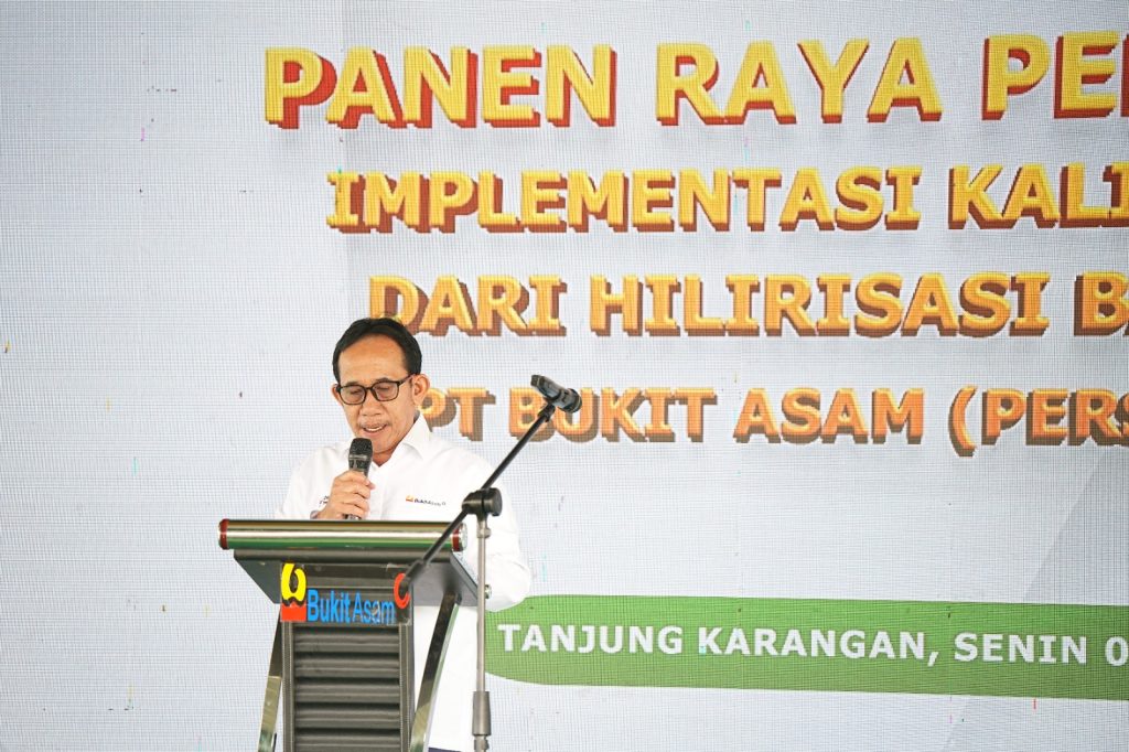 PT Bukit Asam (Persero) Tbk atau PTBA menggelar Panen Raya Pertanian di Desa Tanjung Karangan, Kecamatan Tanjung Agung, Kabupaten Muara Enim. Kegiatan yang dilaksanakan pada Senin (9/3/2026) ini merupakan hasil implementasi kalium humat sebagai bentuk nyata hilirisasi batubara. (Foto: Humas PTBA)