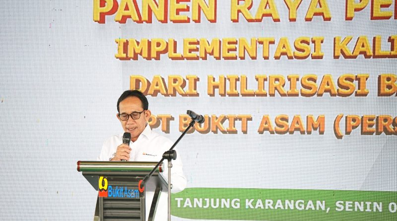 PT Bukit Asam (Persero) Tbk atau PTBA menggelar Panen Raya Pertanian di Desa Tanjung Karangan, Kecamatan Tanjung Agung, Kabupaten Muara Enim. Kegiatan yang dilaksanakan pada Senin (9/3/2026) ini merupakan hasil implementasi kalium humat sebagai bentuk nyata hilirisasi batubara. (Foto: Humas PTBA)