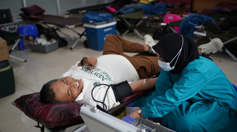 PT Bukit Asam (Persero) Tbk atau PTBA Unit Tarahan Port menggelar aksi kemanusiaan melalui kegiatan donor darah. Bekerja sama dengan Palang Merah Indonesia (PMI) Lampung, acara ini dipusatkan di Lantai 1 Kantor Terpadu perusahaan pada Selasa (3/3/2026). (Foto: Humas PTBA)