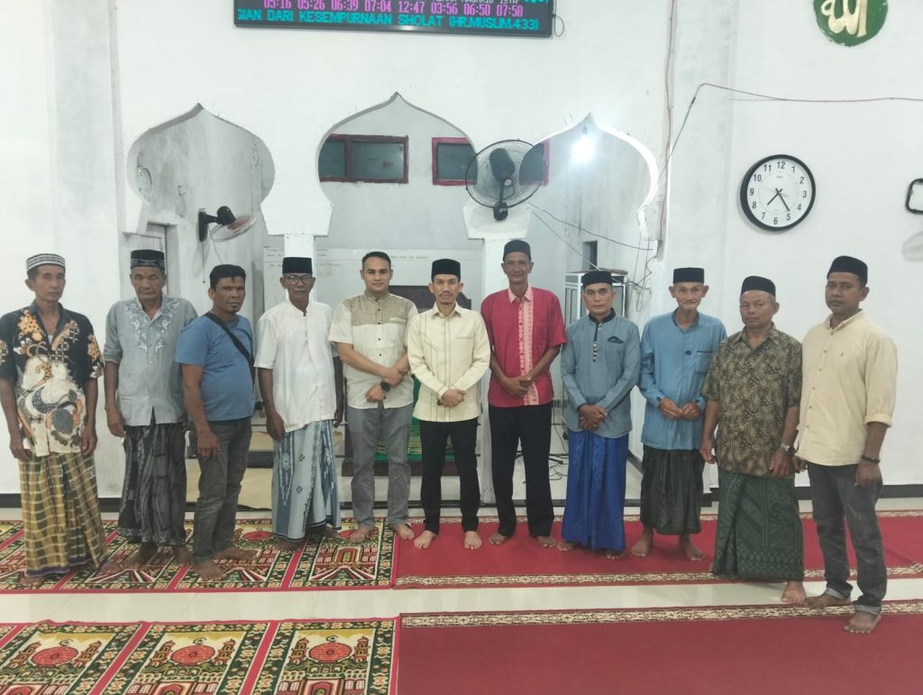 Polsek Woyla Barat menggelar kegiatan buka puasa bersama kaum duafa di Gampong Pasi Jeut, Kecamatan Woyla Barat, Selasa (17/3/2026). (Foto: IST)