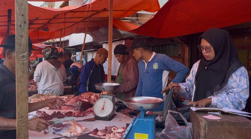 Harga daging sapi di pasar tradisional Kota Sungai Penuh mengalami lonjakan signifikan menjelang Hari Raya Idulfitri 1447 H, Kamis (19/3/2026). (Foto: IST)