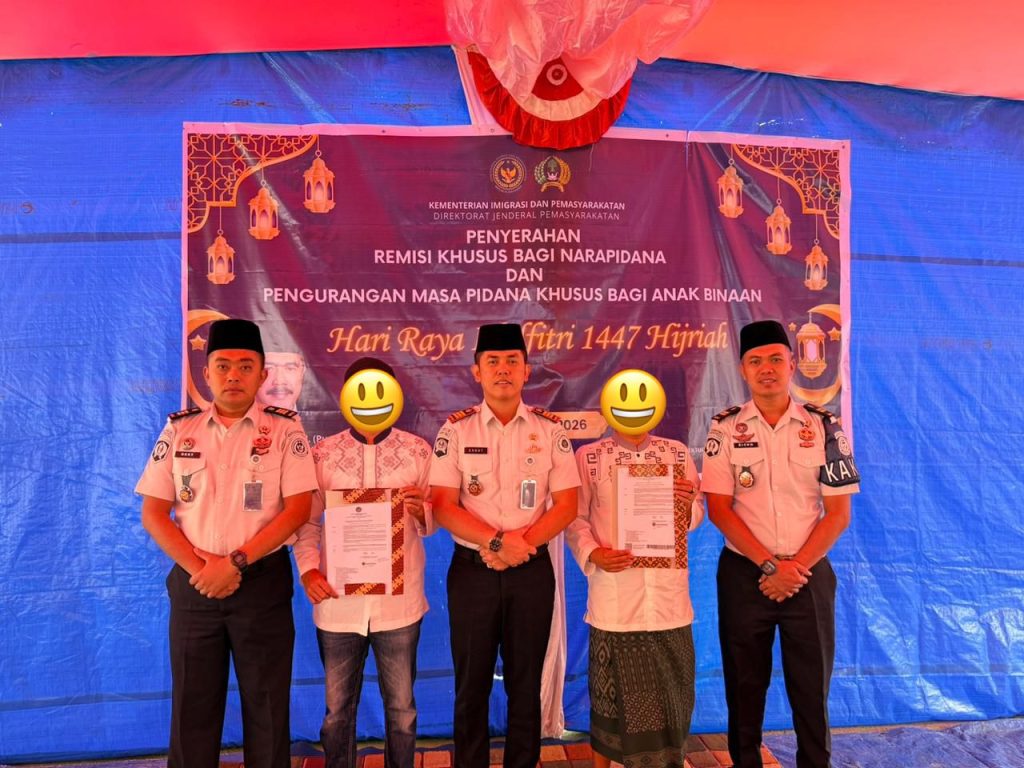 Sebanyak 128 warga binaan di Rumah Tahanan Negara (Rutan) Kelas IIB Kota Sungai Penuh menerima remisi khusus pada Hari Raya Idul Fitri 1447 Hijriah. Pengurangan masa hukuman ini merupakan bentuk apresiasi negara atas perubahan perilaku para narapidana. (Foto: IST)