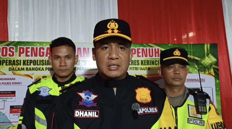 Kepolisian Resor (Polres) Kerinci mengerahkan ratusan personel untuk mengamankan sejumlah destinasi wisata populer di Kabupaten Kerinci dan Kota Sungai Penuh. Langkah ini diambil guna menyambut lonjakan pengunjung selama libur Hari Raya Idul Fitri 1447 Hijriah. (Foto: IST)
