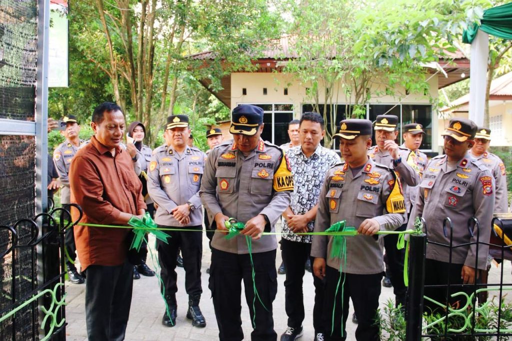 Polsek Kulim Polresta Pekanbaru secara resmi meluncurkan program Tabung Harmoni Hijau (THH) dan Bank Pohon pada Selasa (24/03/2026) pagi. (Foto: Humas Polresta Pekanbaru)