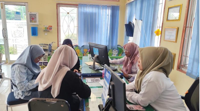 Masyarakat yang ingin mengurus berbagai keperluan administrasi kini sudah bisa mendatangi kantor-kantor pemerintahan di Kabupaten Solok Selatan. Seluruh unit layanan publik resmi beroperasi penuh pada hari pertama kerja pasca-libur Lebaran, Rabu (25/3/2026). (Foto: Diskominfo Solok Selatan)