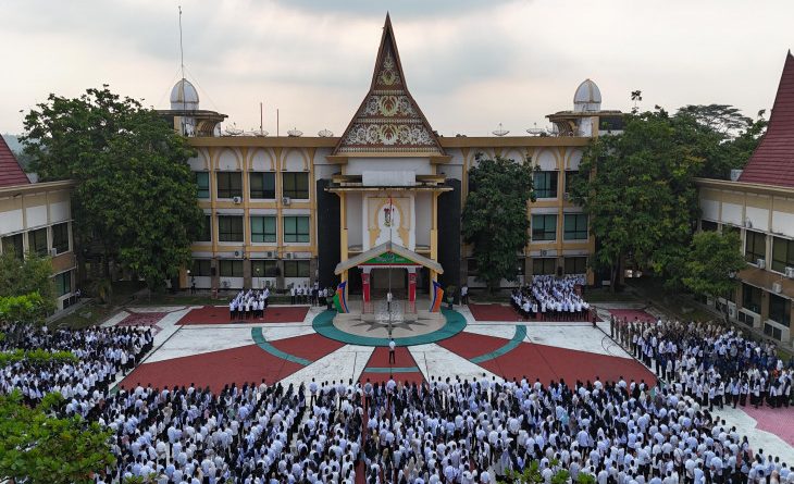 Bupati Kampar, Ahmad Yuzar, S.Sos., MT., memberikan instruksi tegas kepada seluruh Organisasi Perangkat Daerah (OPD) di lingkungan Pemerintah Kabupaten Kampar. Ia meminta agar realisasi APBD di setiap dinas segera dipercepat guna memberikan dampak nyata bagi masyarakat, Rabu (25/3/2026). (Foto: Pemkab Kampar)