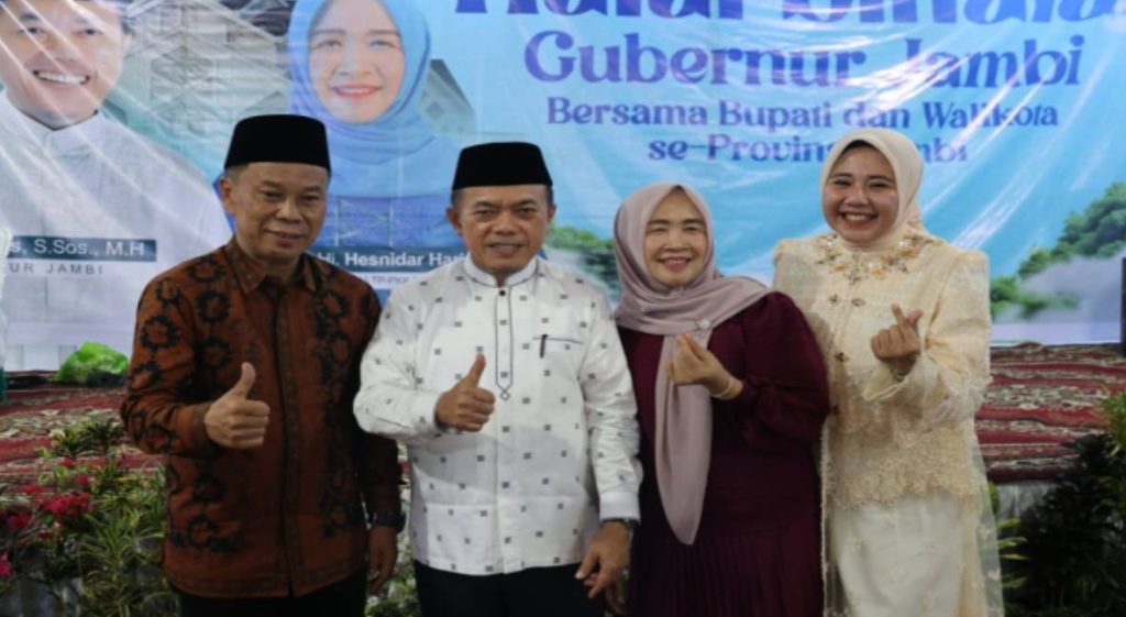 Wali Kota Sungai Penuh, Alfin, S.H., bersama Wakil Wali Kota Azhar Hamzah menghadiri kegiatan halal bihalal yang digelar Gubernur Jambi, Al Haris. Acara silaturahmi ini berlangsung di kediaman pribadi Gubernur di Bangko, Kabupaten Merangin, Senin (23/3/2026). (Foto: Diskominfosta Sungai Penuh)
