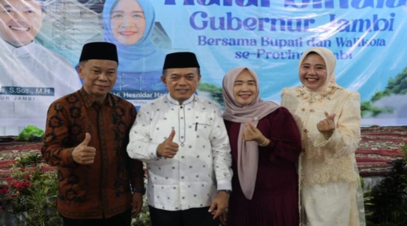 Wali Kota Sungai Penuh, Alfin, S.H., bersama Wakil Wali Kota Azhar Hamzah menghadiri kegiatan halal bihalal yang digelar Gubernur Jambi, Al Haris. Acara silaturahmi ini berlangsung di kediaman pribadi Gubernur di Bangko, Kabupaten Merangin, Senin (23/3/2026). (Foto: Diskominfosta Sungai Penuh)