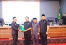 Bupati Kepulauan Meranti, AKBP (Purn) H. Asmar, secara resmi menyampaikan Laporan Keterangan Pertanggungjawaban (LKPJ) Kepala Daerah Tahun Anggaran 2025. Agenda ini dipaparkan dalam rapat paripurna DPRD Kabupaten Kepulauan Meranti yang berlangsung pada Kamis (26/3/2026). (Foto: Humas Bupati Kepulauan Meranti)