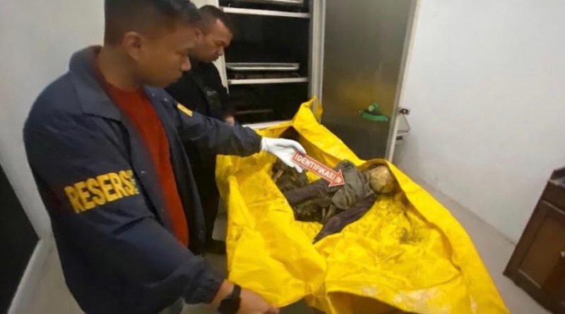 Kepolisian Resor (Polres) Tanjung Jabung Timur tengah bekerja keras mengungkap identitas sesosok jenazah yang ditemukan tinggal kerangka. Tulang belulang yang dijuluki Mr. X ini ditemukan di pesisir pantai Desa Sungai Sayang, Kecamatan Sadu, Kabupaten Tanjung Jabung Timur, Jambi, Rabu (25/3/2026)