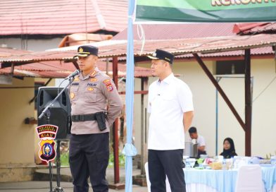 Polresta Pekanbaru menggelar Apel Gotong Royong sebagai langkah awal rekonstruksi Asrama Polisi (Aspol) Pintu Angin yang terdampak musibah kebakaran. Kegiatan ini dilaksanakan di lokasi kejadian, Jalan Sultan Syarif Qasim, Kecamatan Limapuluh, Kota Pekanbaru, Jumat pagi (27/3/2026). (Foto: Humas Polresta Pekanbaru)