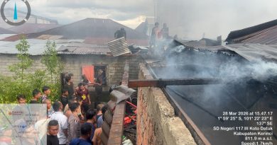 Kebakaran hebat menghanguskan tiga unit rumah semi permanen di Desa Koto Datuk, Kecamatan Air Hangat Barat, Kabupaten Kerinci. Peristiwa yang terjadi pada Sabtu (28/3/2026) sore ini mengakibatkan kerugian materiil yang ditaksir mencapai Rp350 juta. (Foto: IST)