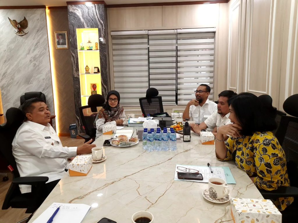 Bupati Agam Ir. H. Benni Warlis, MM Dt Tan Batuah menjelaskan rencana percepatan pemulihan 1.604 hektare lahan sawah pascabencana Sabtu (28/2/2026). Kabupaten Agam menerima alokasi Rp28,3 miliar dari Kementerian Pertanian untuk mendukung produktivitas petani dan ketahanan pangan daerah. (Foto: @benniwarlis/Diskominfo Agam)
