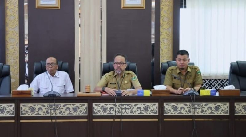 Sekretaris DPRD Provinsi Sumatera Barat, Drs. Maifrizon, M.Si, menggelar rapat perdana bersama Tim Ahli DPRD Sumbar periode tahun 2026. Pertemuan strategis ini berlangsung di Gedung DPRD Sumbar dengan didampingi Kabag Persidangan dan Perundang-Undangan, Dahrul Idris, Selasa (31/3/2026).