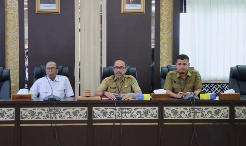 Sekretaris DPRD Provinsi Sumatera Barat, Drs. Maifrizon, M.Si, menggelar rapat perdana bersama Tim Ahli DPRD Sumbar periode tahun 2026. Pertemuan strategis ini berlangsung di Gedung DPRD Sumbar dengan didampingi Kabag Persidangan dan Perundang-Undangan, Dahrul Idris, Selasa (31/3/2026).
