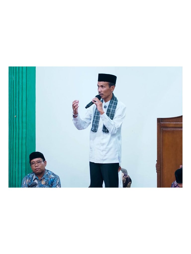 Wakil Bupati Solok Selatan H. Yulian Efi saat memaparkan rencana pembangunan infrastruktur senilai Rp9,5 miliar dalam Safari Ramadhan di Masjid At Taqwa, Nagari Dusun Tangah (28/2/2026). Proyek ini difokuskan pada pembenahan jalan dan pemberdayaan ekonomi masyarakat di kawasan transmigrasi. (Foto: Pemkab Solok Selatan)
