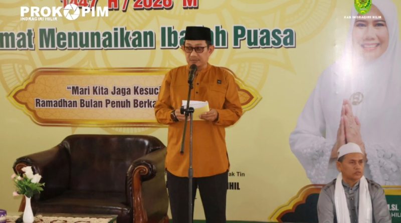Asisten III Setda Inhil, Fadillah, saat membacakan sambutan Bupati H. Herman dalam acara buka puasa bersama di Kedaton Tua, Tembilahan, Sabtu (28/2/2026). Kegiatan ini bertujuan untuk mempererat kebersamaan antara jajaran Pemerintah Kabupaten Indragiri Hilir dengan masyarakat di bulan suci Ramadhan. (Foto: Prokopim Kabupaten Inhil/@ade_putra1983)